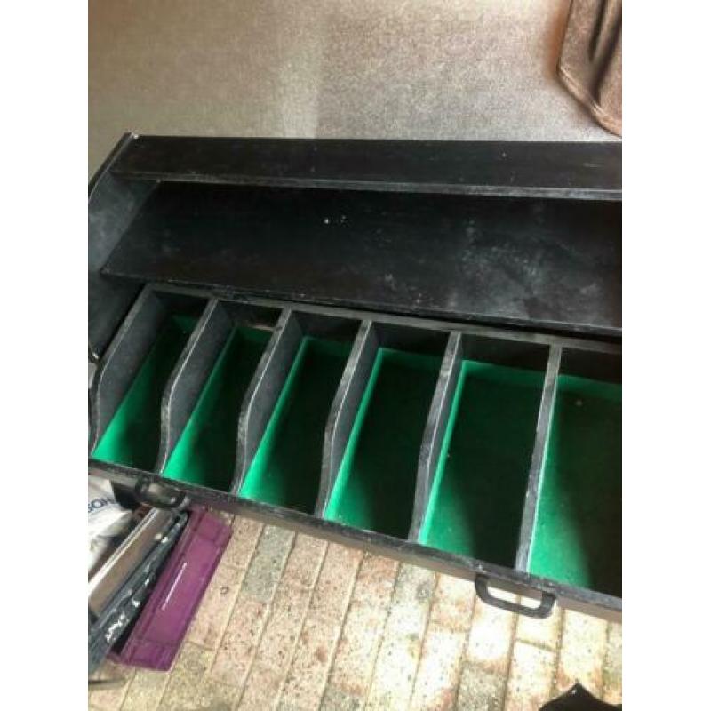 Kast met besteklade