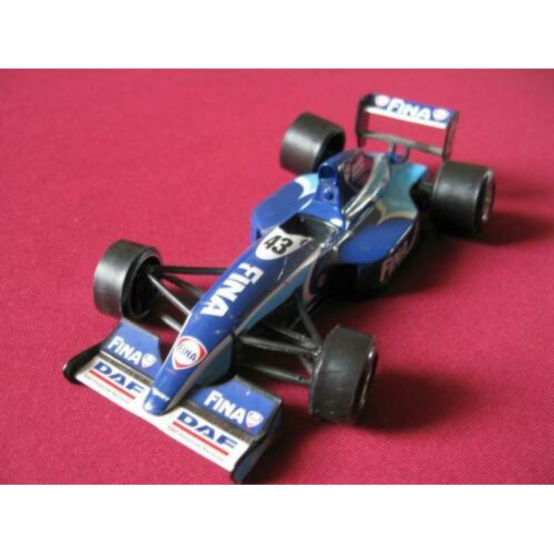 Auto op schaal/ MC LAREN MP4-16
