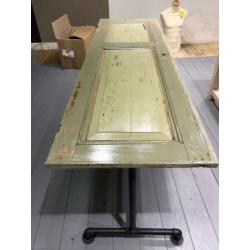 Tafel van oude deur met stalen onderframe 2 stuks €100,- pst