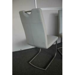 Twee Nieuwe Eetkamerstoelen Wit met handvat