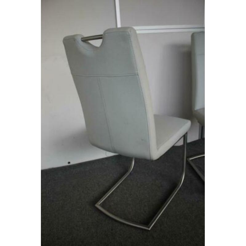 Twee Nieuwe Eetkamerstoelen Wit met handvat