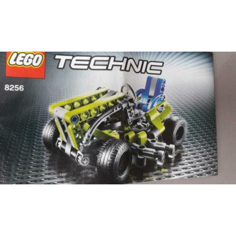 Lego Technic 8256 en 9392 – Coole race auto’s technisch Lego