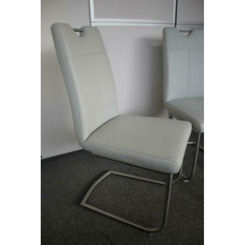 Twee Nieuwe Eetkamerstoelen Wit met handvat