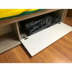 Kajuitbed Pep met ombouw, lattenbodem en matras