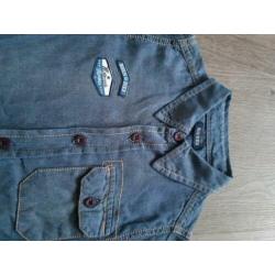Super stoere spijkerblouse maat 104! Moet weg.