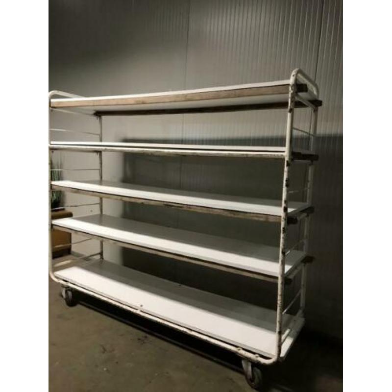 Vintage industriële rek / broodrek / bakkersrek