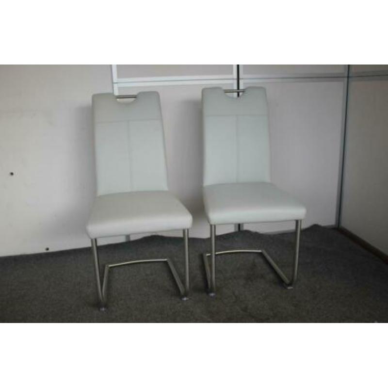 Twee Nieuwe Eetkamerstoelen Wit met handvat