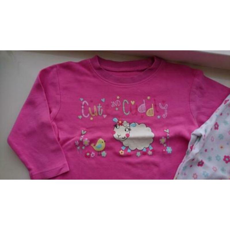 Roze / witte pyjama, met 2 broekjes, maat 86 (74/80)