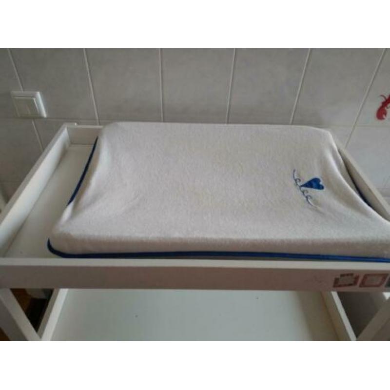Commode changing table