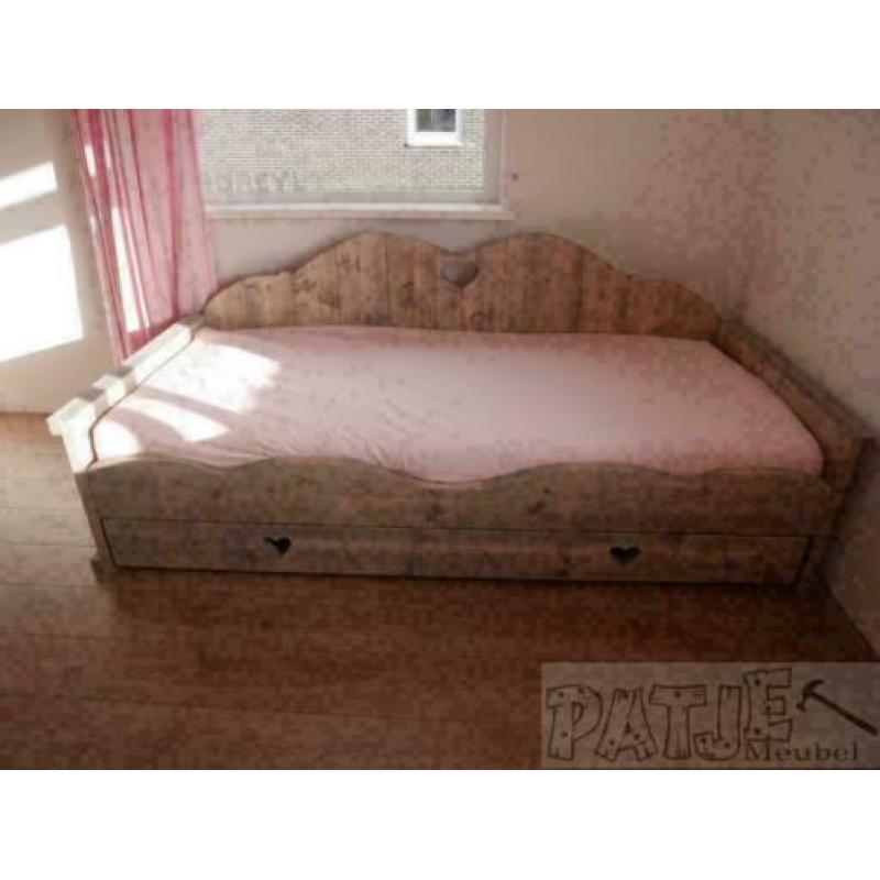 bed met lade