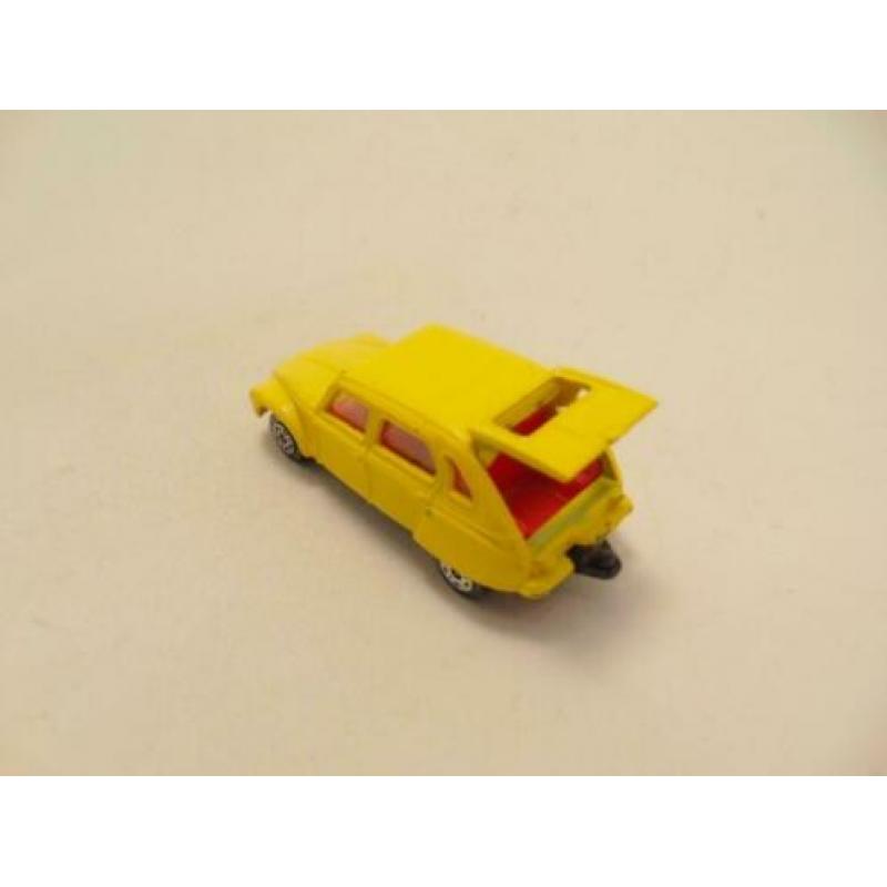 Citroen Dyane 1:64 Corgi geel