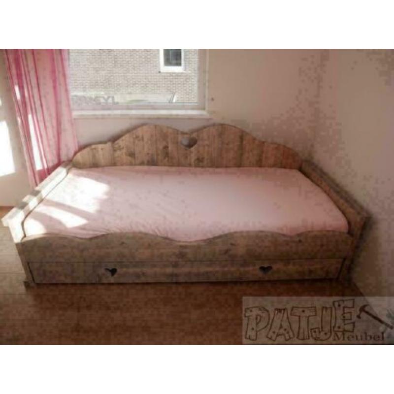 bed met lade