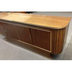 Vintage dressoir, met ladens en planken.