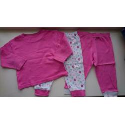 Roze / witte pyjama, met 2 broekjes, maat 86 (74/80)