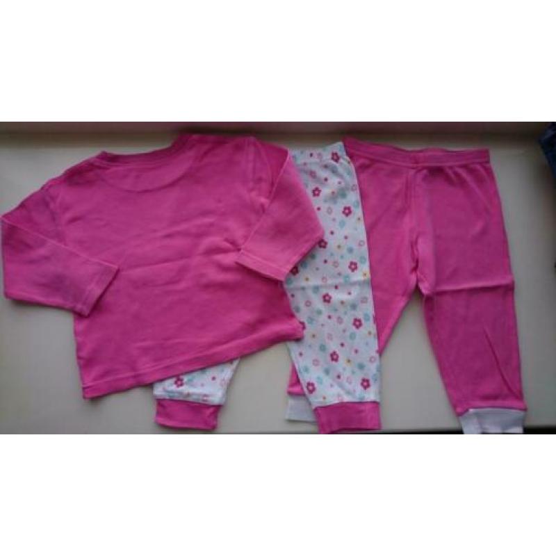 Roze / witte pyjama, met 2 broekjes, maat 86 (74/80)