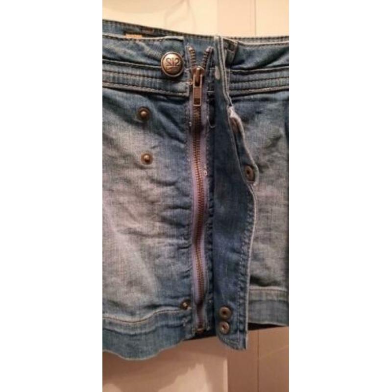 Heel mooi kort blauw spijkerrokje van Capsize ... Maat S.