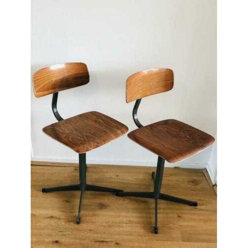 Vintage houten schoolstoelen