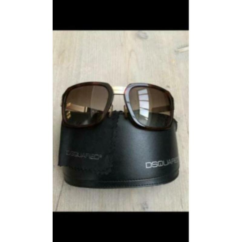 Chique uitvoering Dsquared2 zonnebril met goud kleur details