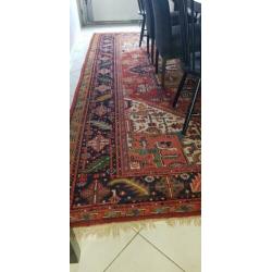 Groot handgeknoopt tapijt. 370x257