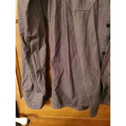 Mooie grijze blouse met rits en knopen van Refill, maat XXL