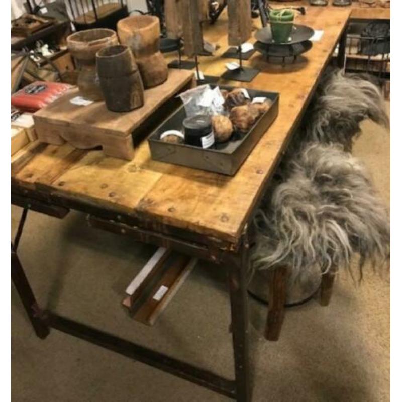 Eettafel, inklapbare markttafel, tevens salontafel,2 maten