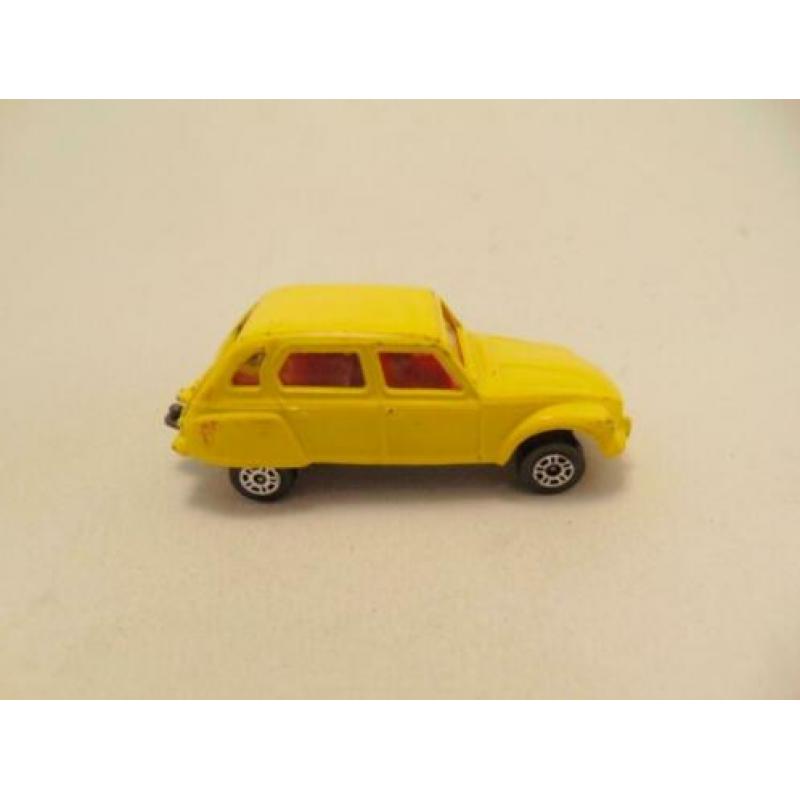 Citroen Dyane 1:64 Corgi geel