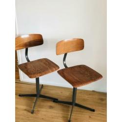 Vintage houten schoolstoelen