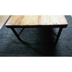 Eettafel, inklapbare markttafel, tevens salontafel,2 maten