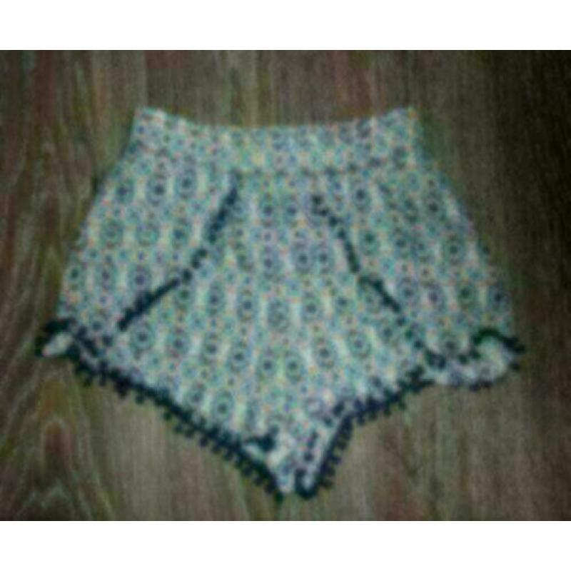 Short mt 34 dunne stof,met bolletjesrand,blauw/wit/oranje