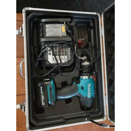 Makita Accuboor met accessoires in metalen koffer