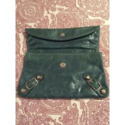 Balenciaga lederen groen clutch.