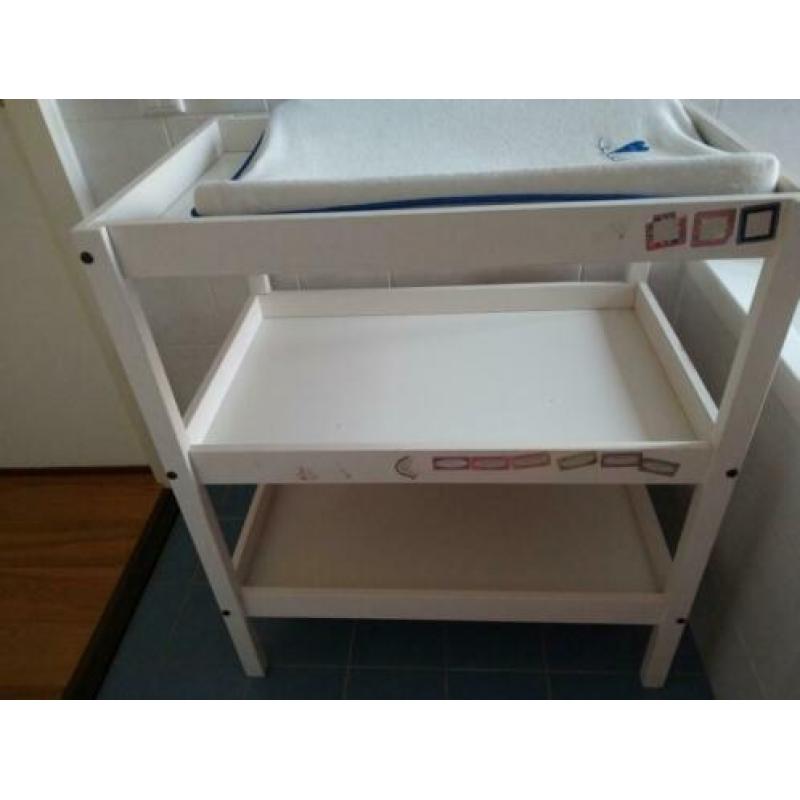 Commode changing table