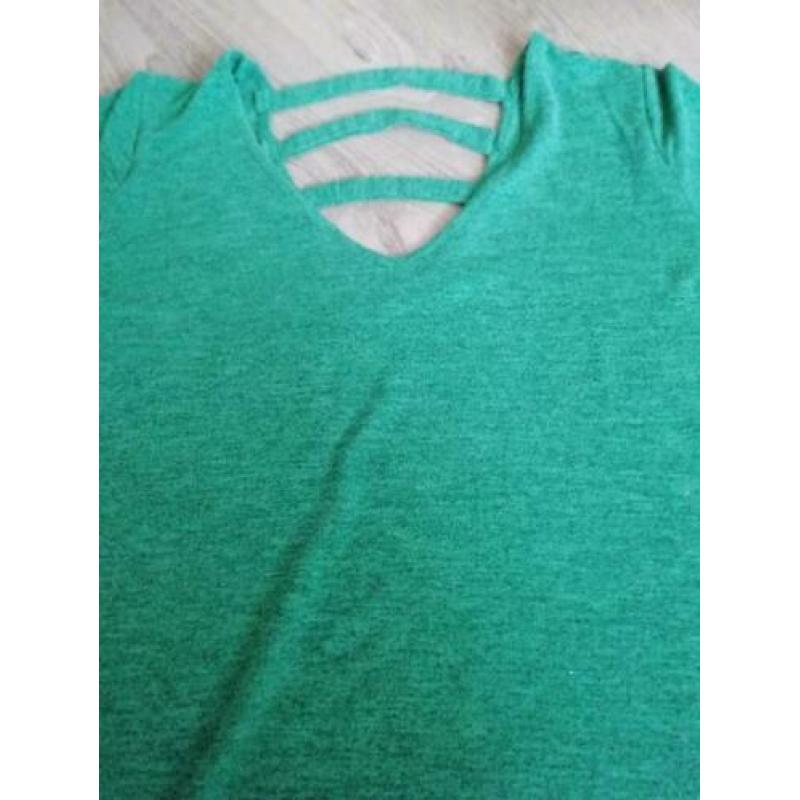 Top/Shirt Z.g.a n maat 40 is 2 maal gedragen