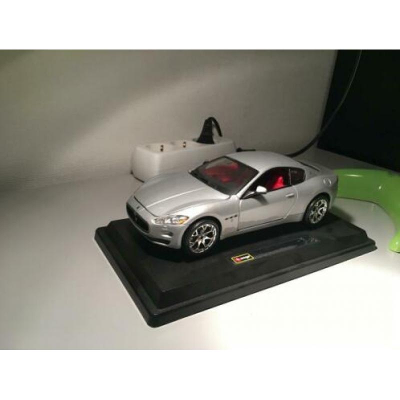 Bburago Maserati GranTurismo 1:24 grijs/metallic