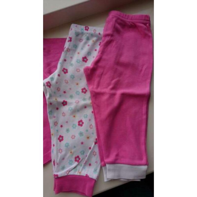 Roze / witte pyjama, met 2 broekjes, maat 86 (74/80)