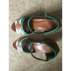 Zomers, hippe sandalen mt 35 met blokhak