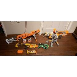 Nerf blasters met accessoires
