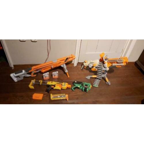 Nerf blasters met accessoires