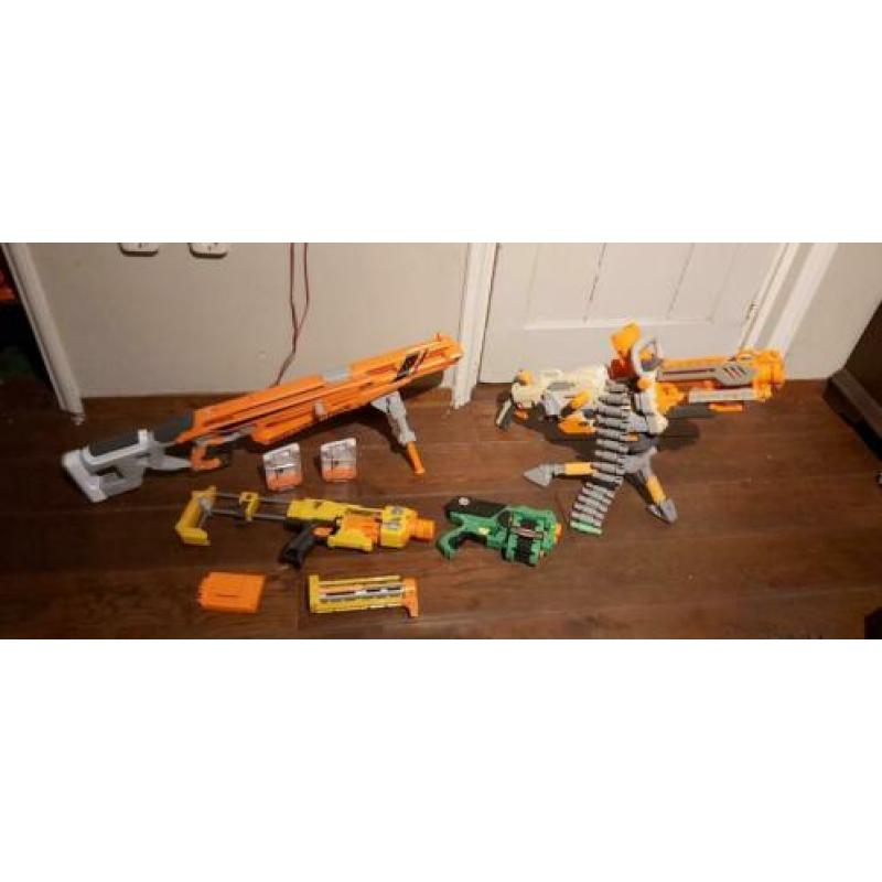 Nerf blasters met accessoires