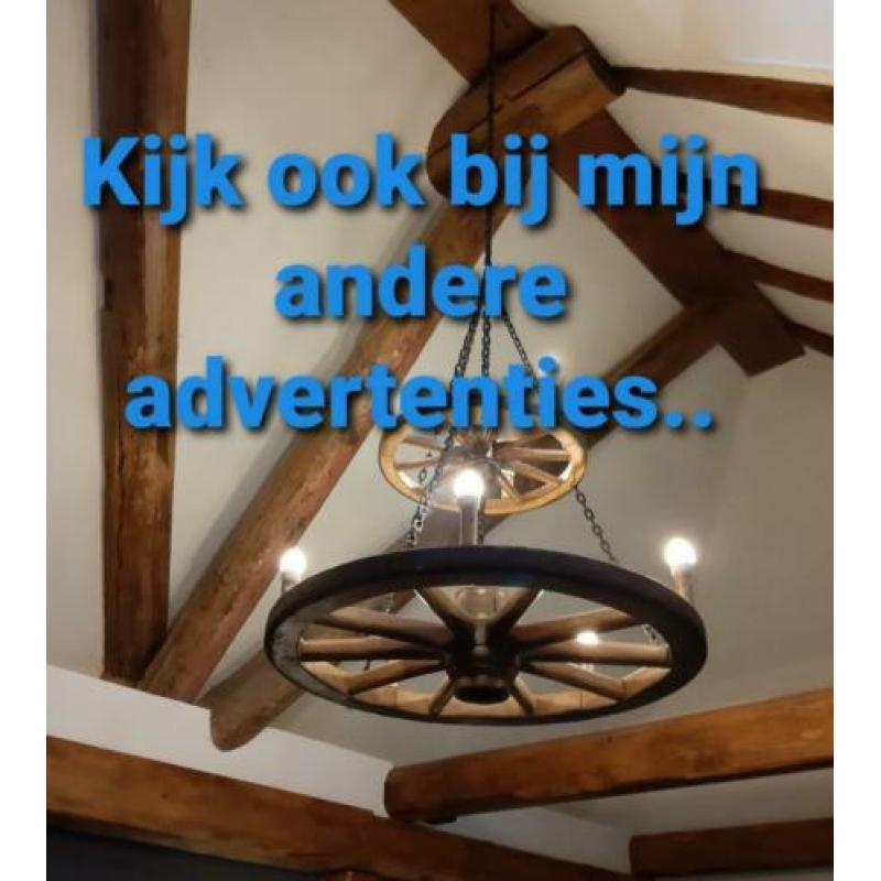 Grote oude houten dobbelsteen
