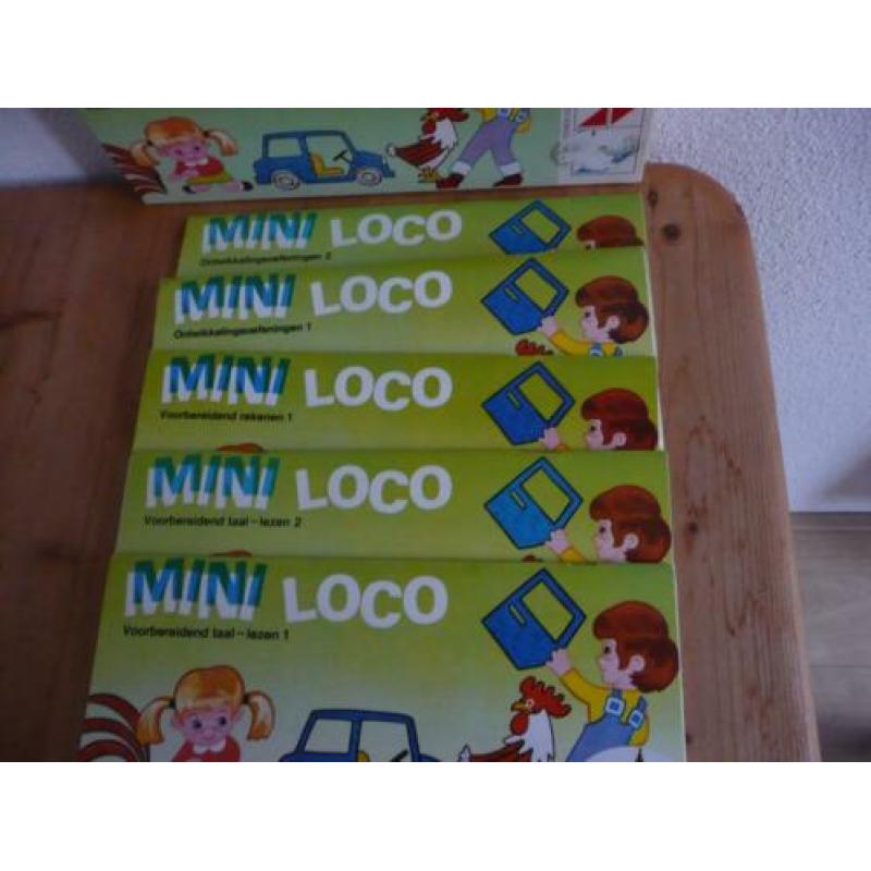 2 mini loco en 5 boekjes in doos.