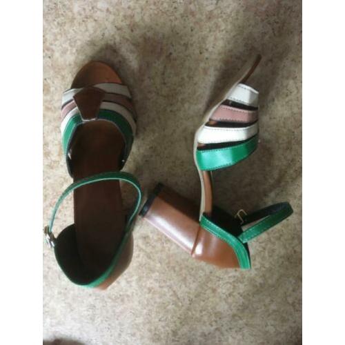 Zomers, hippe sandalen mt 35 met blokhak