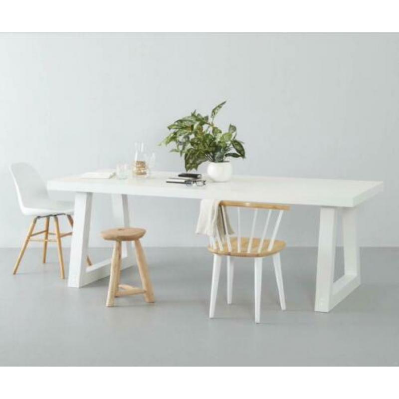 Zeer nette whkamp’s own witte eettafel. 2.20x 0.90