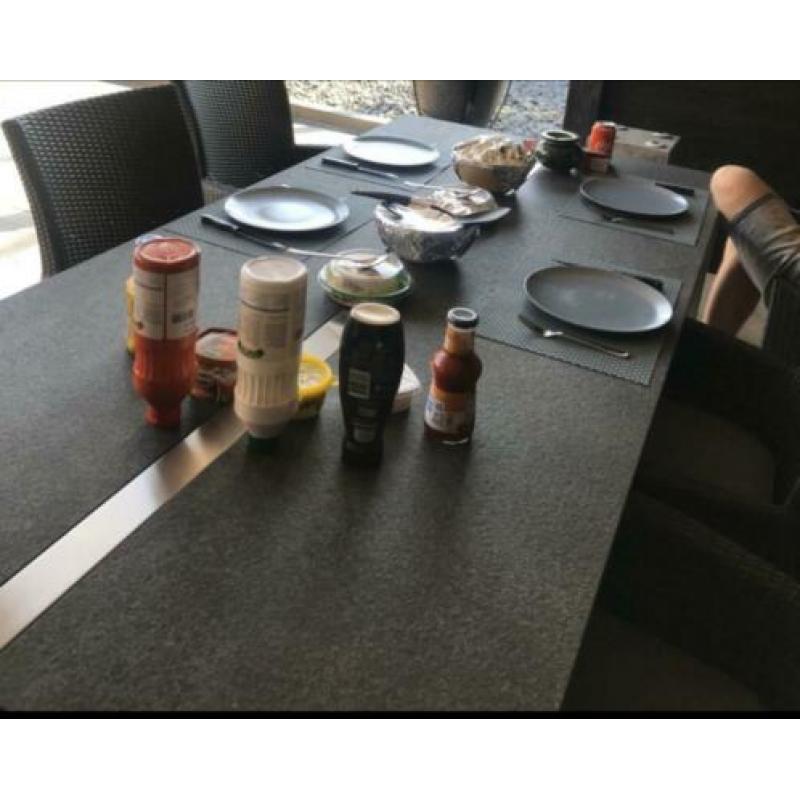 RVS eettafel, natuursteen blad, 6 stoelen, zo goed als nieuw