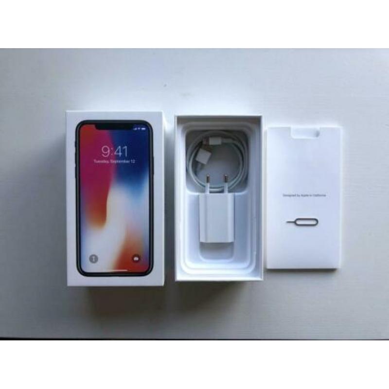 iPhone X 64GB + rhinoshield hoes half jaar oud