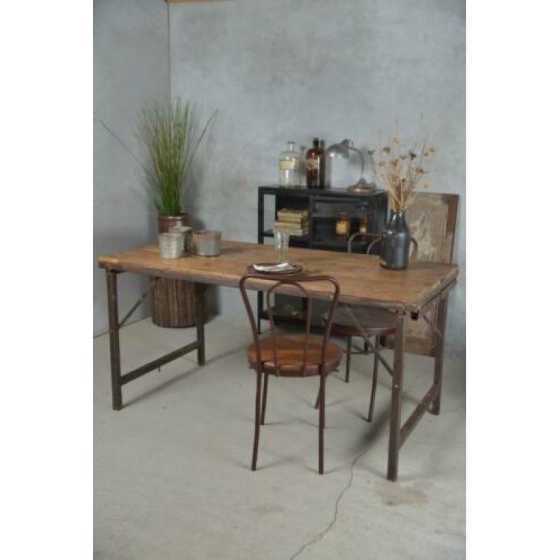 Eettafel, inklapbare markttafel, tevens salontafel,2 maten