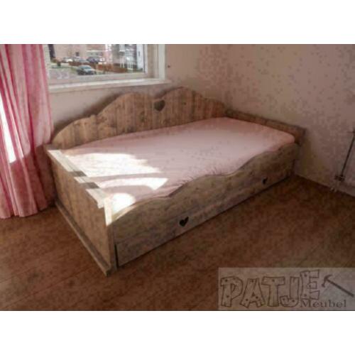 bed met lade