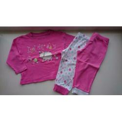 Roze / witte pyjama, met 2 broekjes, maat 86 (74/80)