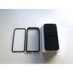 iPhone X 64GB + rhinoshield hoes half jaar oud