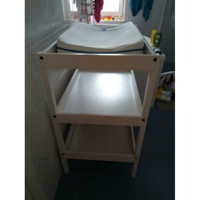 Commode changing table
